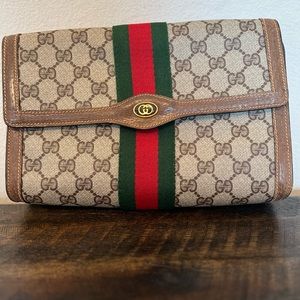 ❤️ 💚 Vintage Gucci Clutch
